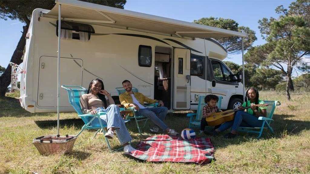 Benefits and drawbacks of vacations with children and camper van